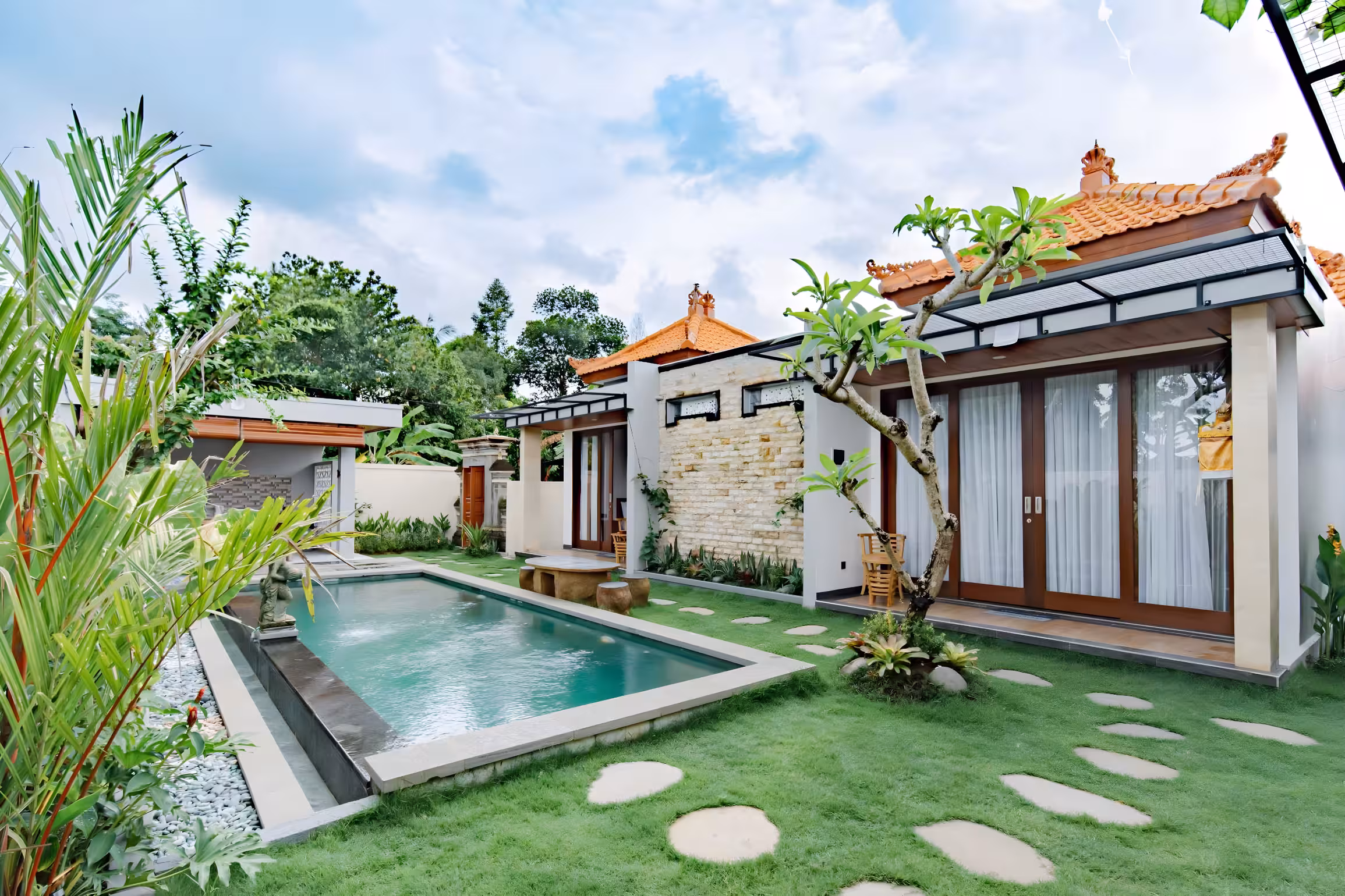 Комната, 4 спальни